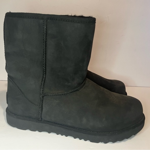 UGG Women's Classic Short II Boot, Black - Picture 5 of 16